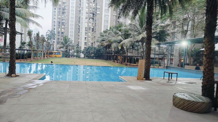 Swimming Pool, lodha-amara 1.5 Bedroom 552 Sq.Ft. Apartment In Kolshet Road Thane 10207205