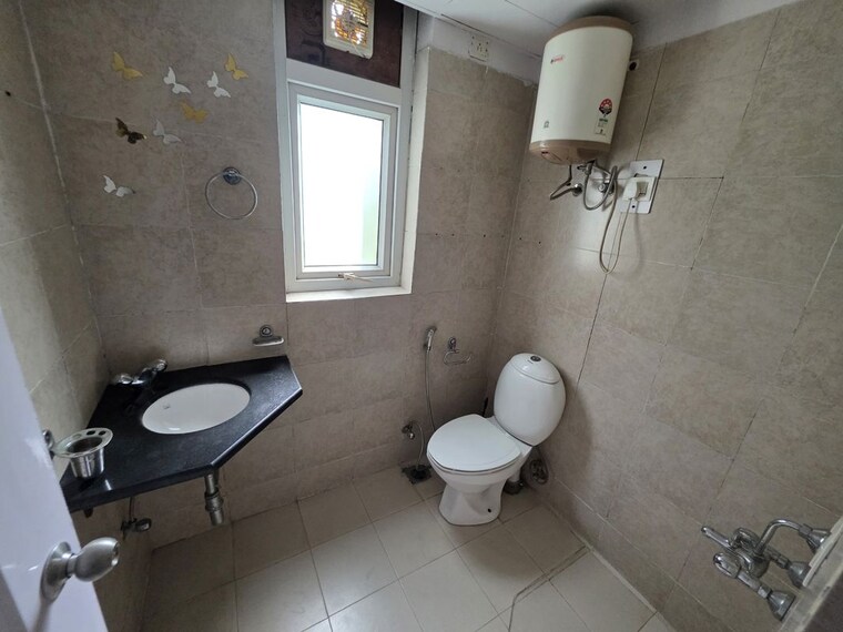 Bathroom, orchid-petals 3 Bedroom 1805 Sq.Ft. Apartment In Sector 49 Gurgaon 10207245