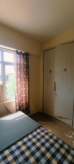 Room in 2 BHK Apartment at Shree Vardhman Mantra, Sector 67 – for Rent