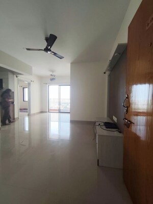 Room in 2 BHK Apartment at Sumo Sonnet, Kudlu Gate – for Rent