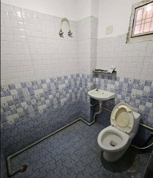 Bathroom in 2 BHK Apartment at Diamond Apartments Husainganj, Husainganj – for Rent