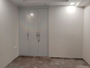 Room in 3 BHK Independent House at Siddharth Estate, Vasant Vihar – for Rent