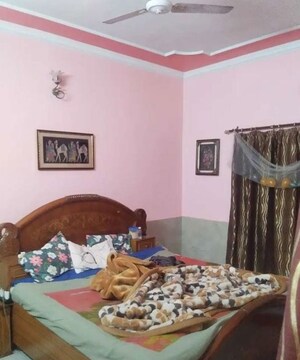 Bedroom in 2 BHK Builder Floor at Kamta – for Rent