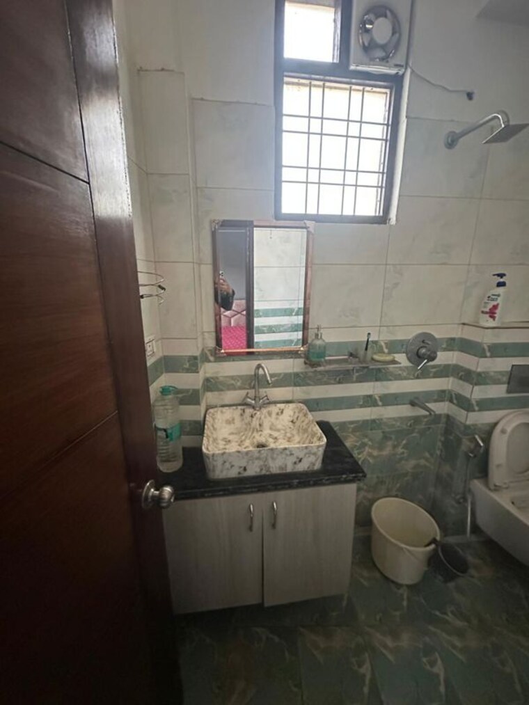 Bathroom, sushant-lok-3 1 Bedroom 600 Sq.Ft. Builder Floor In Sector 57 Gurgaon 10207327