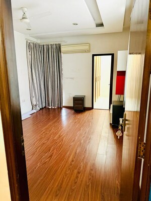 Room in 6+ BHK Penthouse at Parsvnath Green Ville, Sector 48 – for Sale