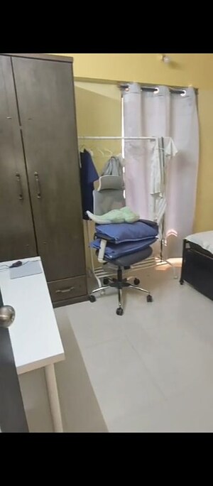 Master Bedroom in 1 BHK Apartment at Parel – for Rent