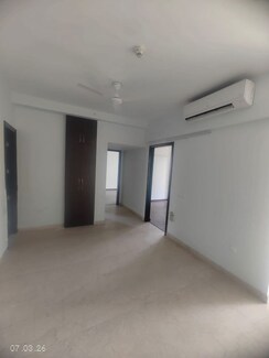 3.5 BHK + Servant Room,Extra Room Apartment For Rent in Microtek Greenburg