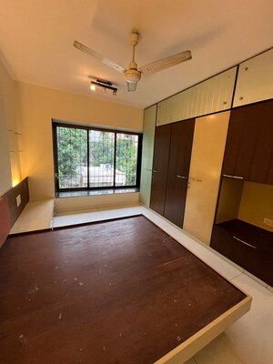 Room in 3.5 BHK Apartment at Luv Kush Tower, Chembur – for Rent