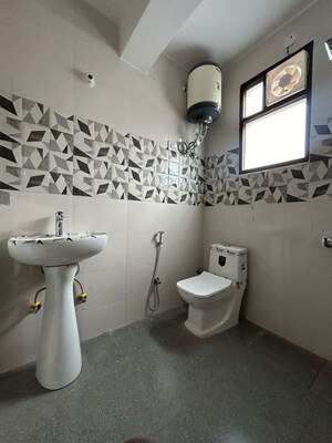 Team Area in 1 BHK Builder Floor at Chattarpur – for Rent