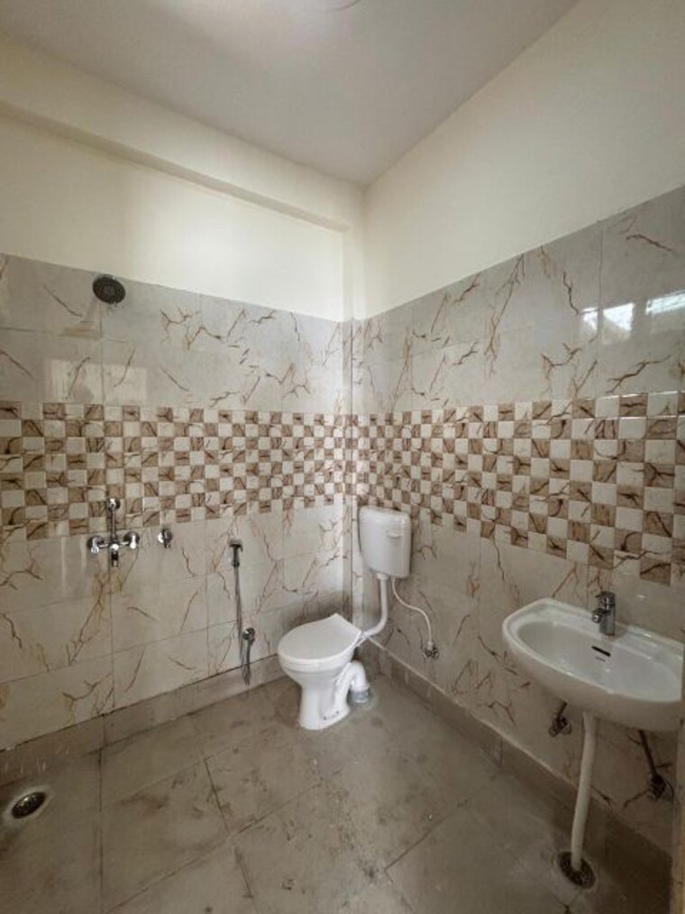 Bathroom, avj-platinum 2 Bedroom 120 Sq.Mt. Builder Floor In Zeta I Greater Noida Greater Noida 10207388