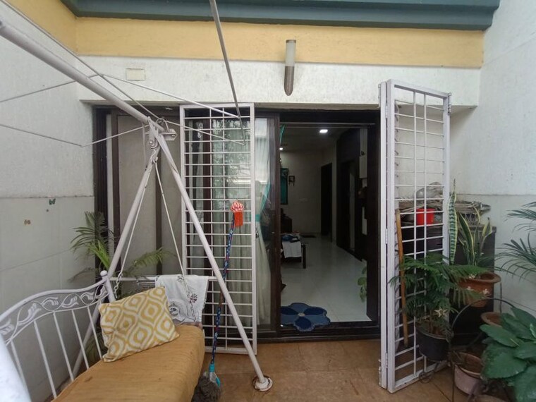 Balcony, model colony 3 Bedroom 1500 Sq.Ft. Apartment In Model Colony Pune 10207415