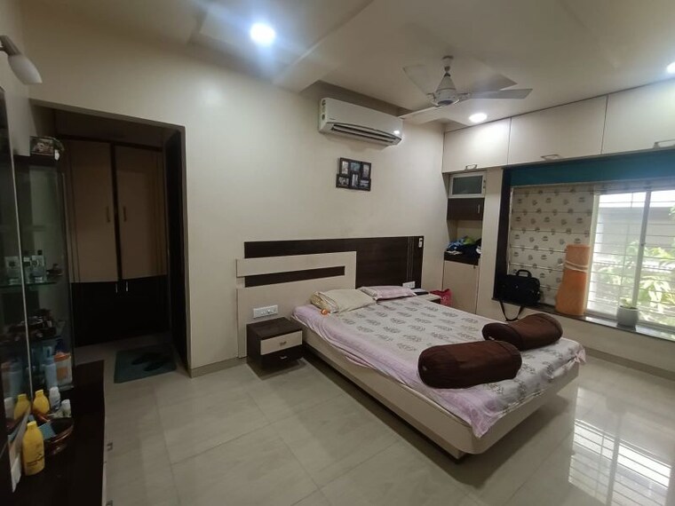 Master Bedroom, model colony 3 Bedroom 1500 Sq.Ft. Apartment In Model Colony Pune 10207415
