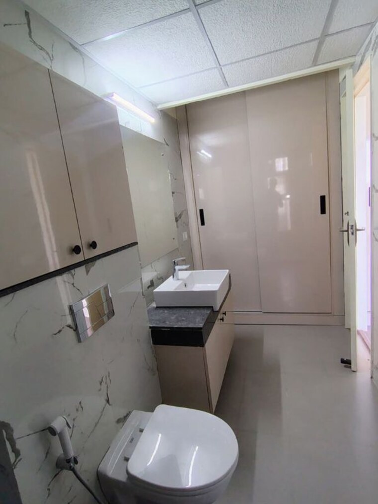 Bathroom, shree-vardhman-victoria 3 Bedroom 1950 Sq.Ft. Apartment In Sector 70 Gurgaon 10113323