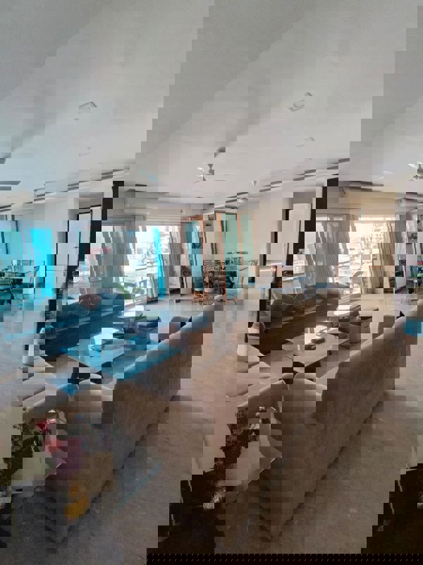 2 BHK 800 Sq.Ft. Apartment in Shilpa Apartment Santacruz West