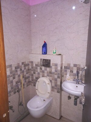 Bathroom in 1 BHK Builder Floor at The Grand, Sector 52 – for Rent