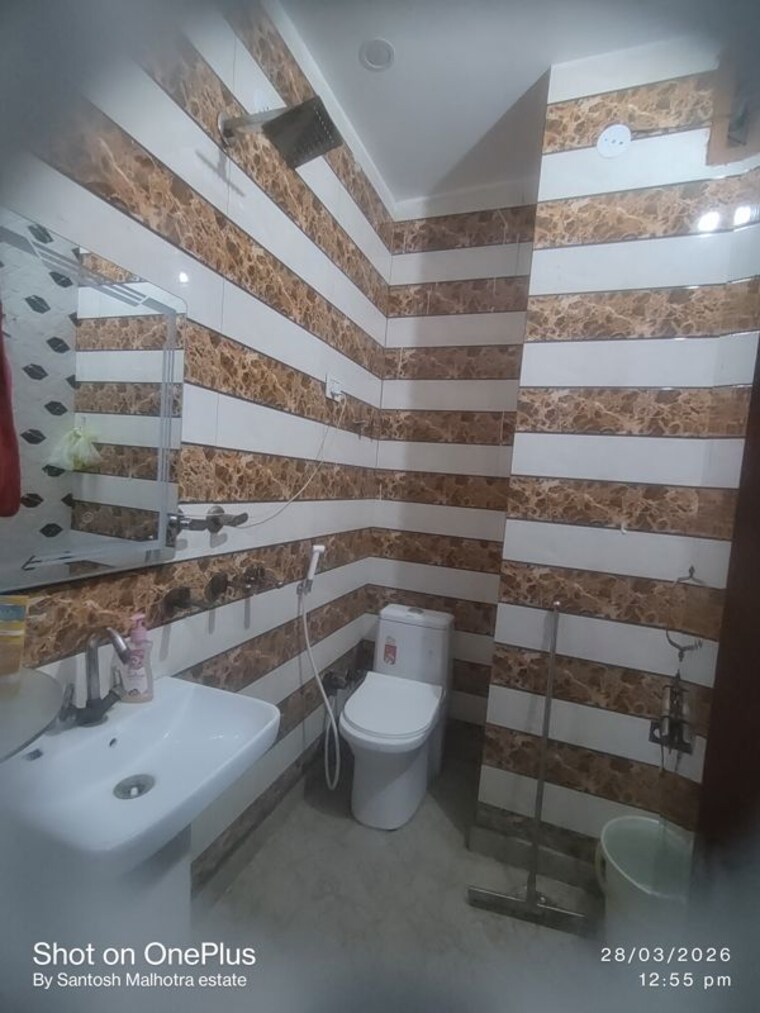 Bathroom, dwarka mor 1 Bedroom 40 Sq.Yd. Builder Floor In Dwarka Mor Delhi 10207460