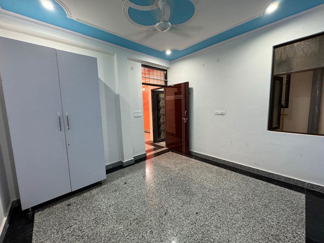1 BHK + Servant Room Apartment For Rent in Chattarpur