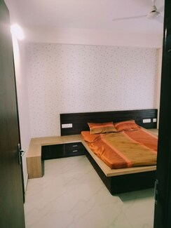 3 BHK + Servant Room Apartment For Rent in AWHO Twin Towers PH4