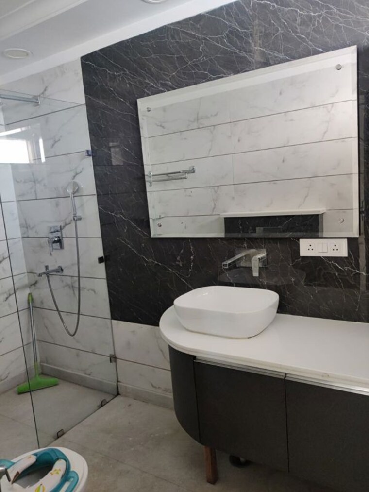 Bathroom, unitech-south-city-1 3 Bedroom 360 Sq.Ft. Builder Floor In South City 1 Gurgaon 10207520