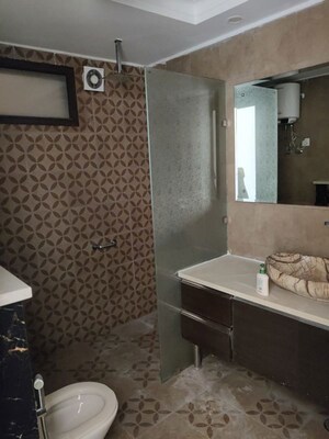 Kitchen in 3 BHK Builder Floor at Unitech South City 1, South City 1 – for Rent