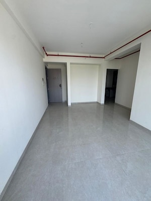 Room in 3 BHK Apartment at Kalpataru Elitus, Mulund West – for Rent