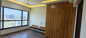 Room in 3 BHK Apartment at Kalpataru Magnus, Bandra East – for Rent