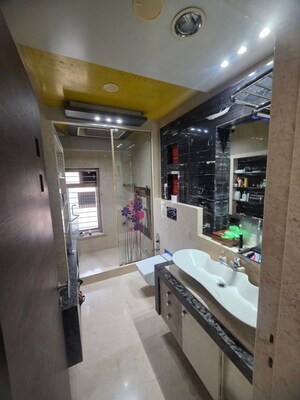 Team Area in 4 BHK Apartment at Oberoi Realty Sky Heights, Andheri West – for Rent