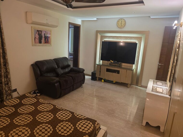 Bedroom, greater kailash ii 4 Bedroom 300 Sq.Yd. Builder Floor In Greater Kailash ii Delhi 10207561