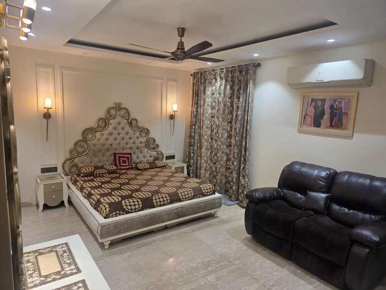 Bedroom, greater kailash ii 4 Bedroom 300 Sq.Yd. Builder Floor In Greater Kailash ii Delhi 10207561