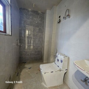 Bathroom in 1 BHK Apartment at Saket – for Rent
