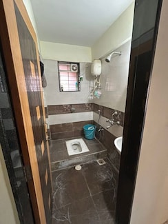 1 BHK + Pooja Room Apartment For Rent in Tilak Nagar Building