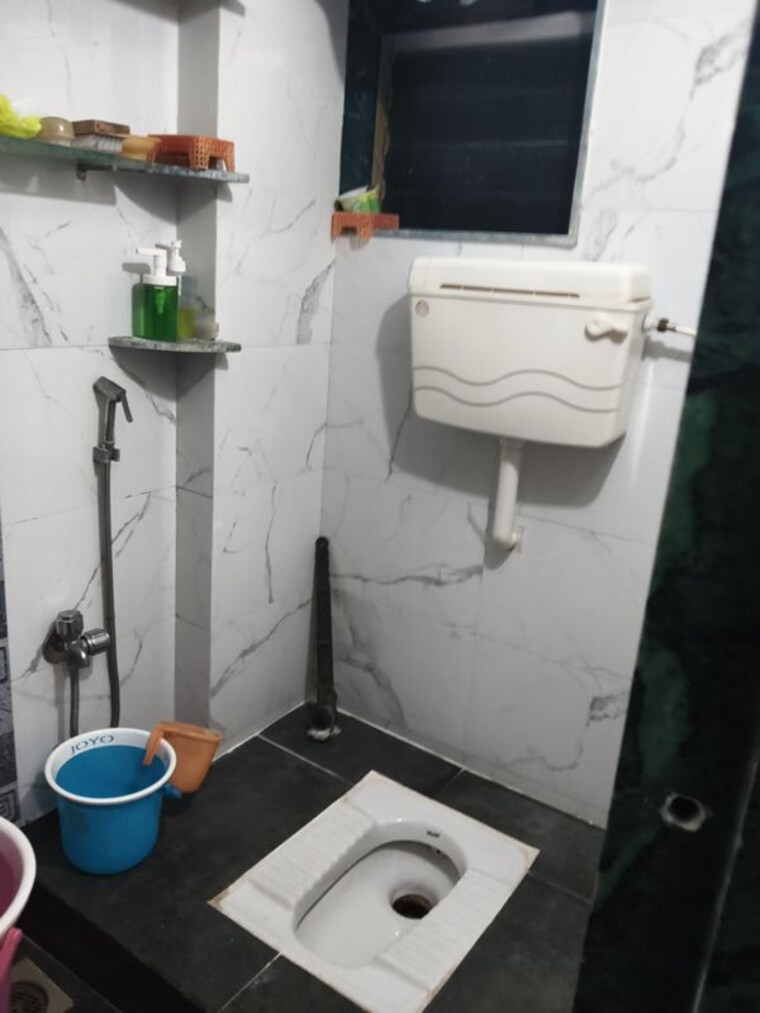 Bathroom, vile parle west 1 RK 200 Sq.Ft. Apartment In Vile Parle West Mumbai 10207612