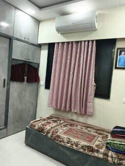 1 RkApartment For Rent in Vile Parle West