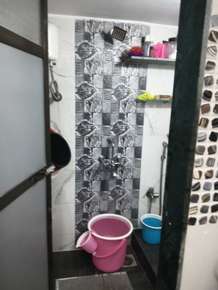 Bathroom, vile parle west 1 RK 200 Sq.Ft. Apartment In Vile Parle West Mumbai 10207612