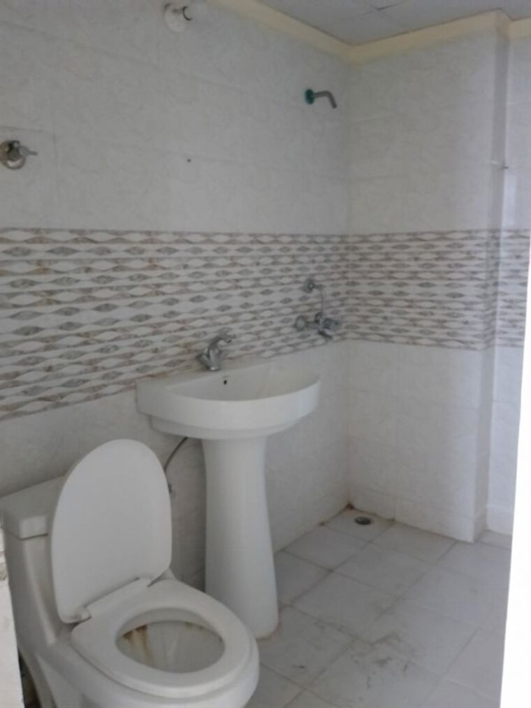 Bathroom, charms-58-high-street 2 Bedroom 965 Sq.Ft. Apartment In Raj Nagar Extension Ghaziabad 10207626