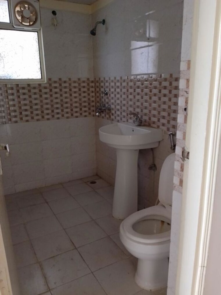 Bathroom, charms-58-high-street 2 Bedroom 965 Sq.Ft. Apartment In Raj Nagar Extension Ghaziabad 10207626