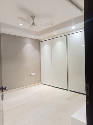 Room in 4 BHK Builder Floor at Surajmal Vihar – for Rent