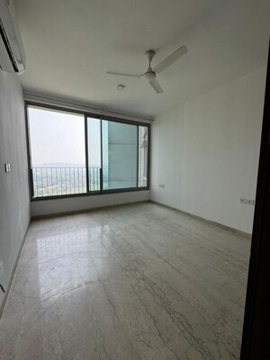 Room in 3 BHK Apartment at Oberoi Realty Esquire, Goregaon East – for Rent