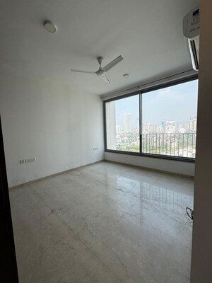 Room in 3 BHK Apartment at Oberoi Realty Esquire, Goregaon East – for Rent
