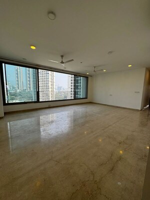 Room in 3 BHK Apartment at Oberoi Realty Esquire, Goregaon East – for Rent