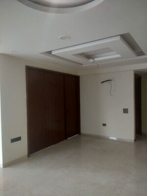 Room in 3 BHK Builder Floor at Heritage Homes, Sector 9 – for Rent