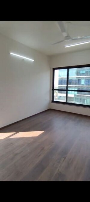 Room in 4 BHK Apartment at Kalpataru Magnus, Bandra East – for Sale