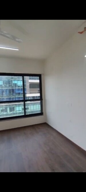 Room in 4 BHK Apartment at Kalpataru Magnus, Bandra East – for Sale