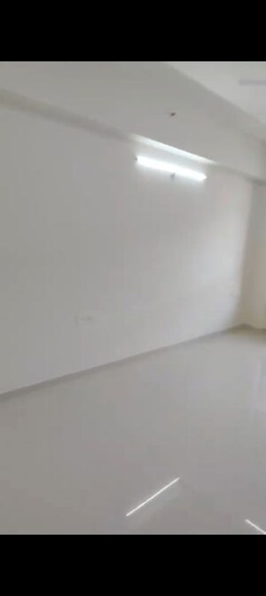 Room in 4 BHK Apartment at Kalpataru Magnus, Bandra East – for Sale