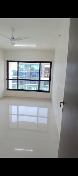 Room in 4 BHK Apartment at Kalpataru Magnus, Bandra East – for Sale