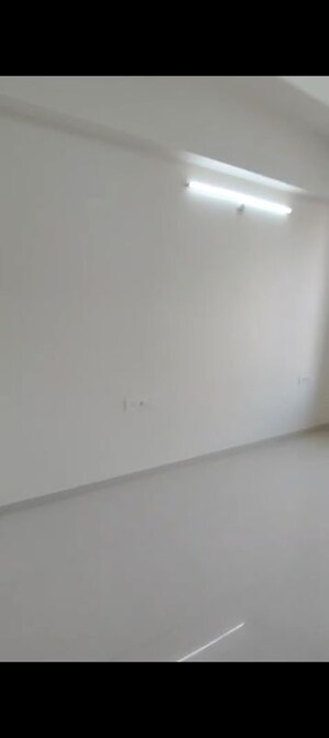 Room in 4 BHK Apartment at Kalpataru Magnus, Bandra East – for Sale