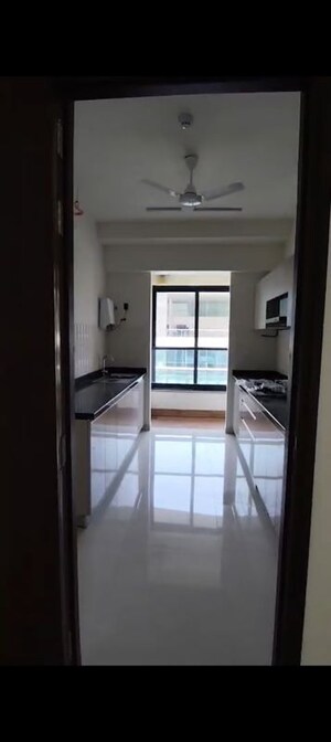Room in 4 BHK Apartment at Kalpataru Magnus, Bandra East – for Sale