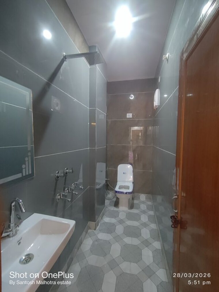 Bathroom, dwarka mor 2 Bedroom 80 Sq.Yd. Builder Floor In Dwarka Mor Delhi 10207161