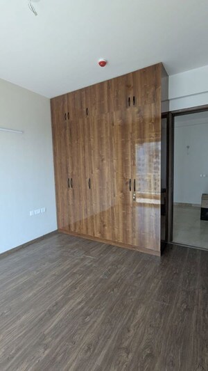 Room in 2.5 BHK Apartment at The Center Court, Sector 88a – for Rent