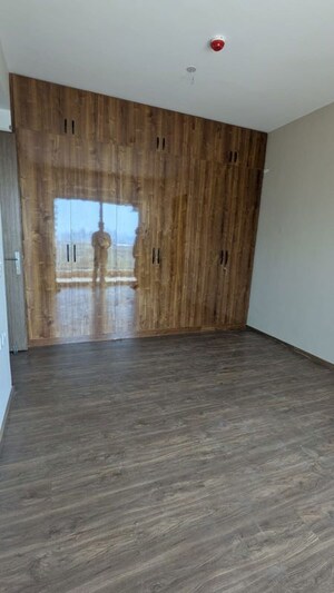 Room in 2.5 BHK Apartment at The Center Court, Sector 88a – for Rent